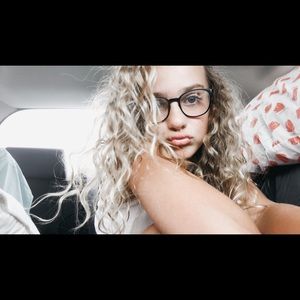 Meet your Posher, Lily